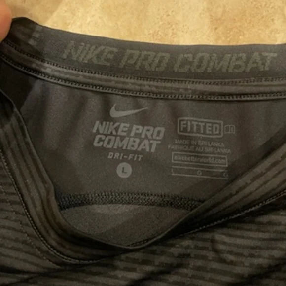 Fitted NIKE Combat dri-fit Gym T-shirt - Picture 3 of 5